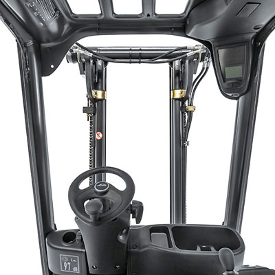 Linde series391 h18-h20 engine forklift cabin view