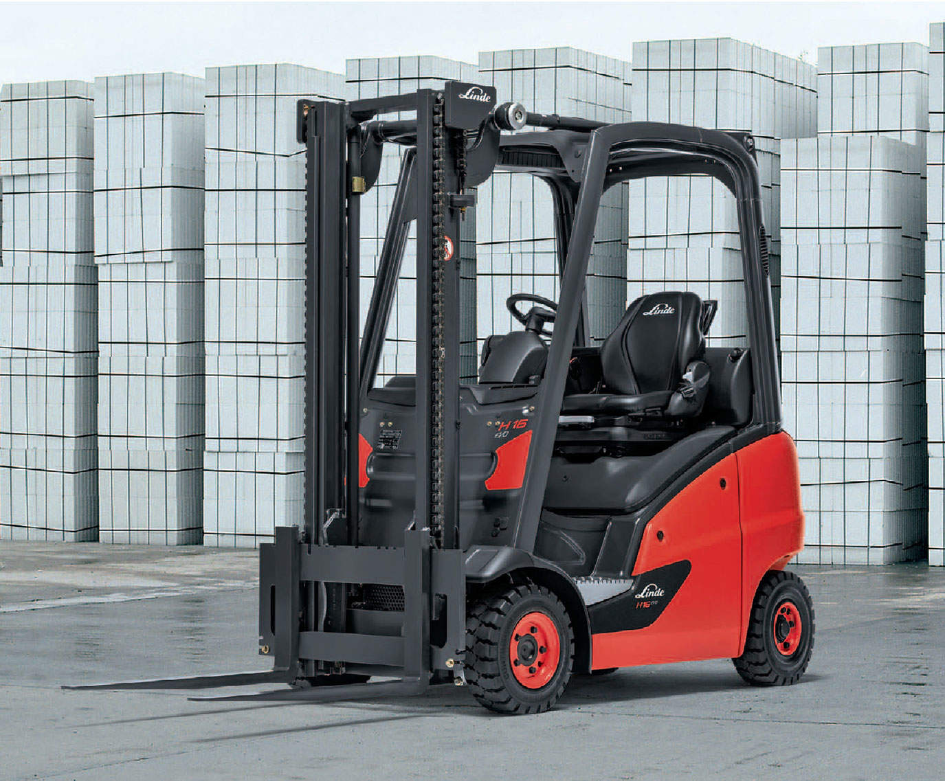 forklift hire linde h18 h20 performance left