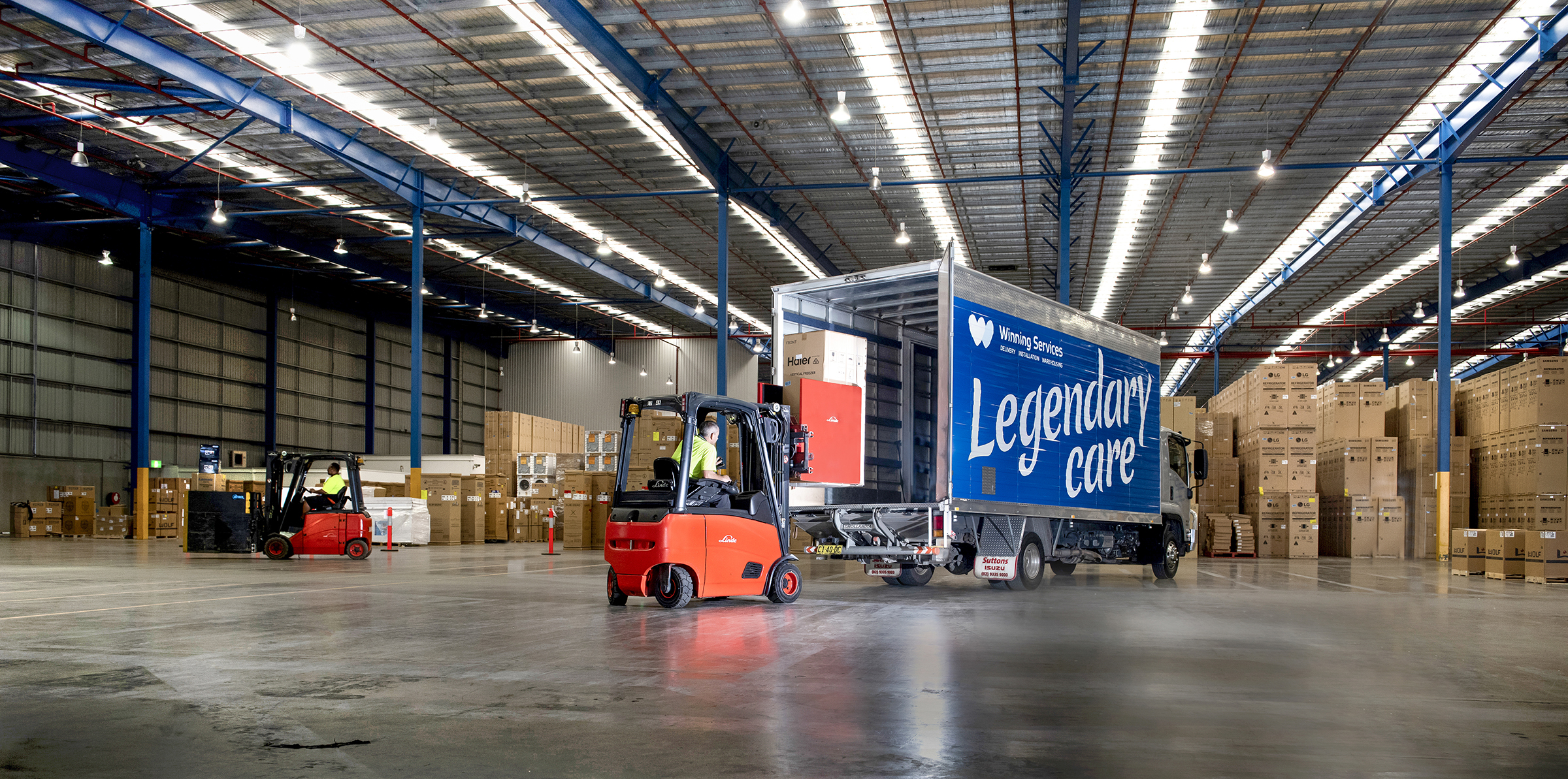 Linde Forklift Loading a Truck