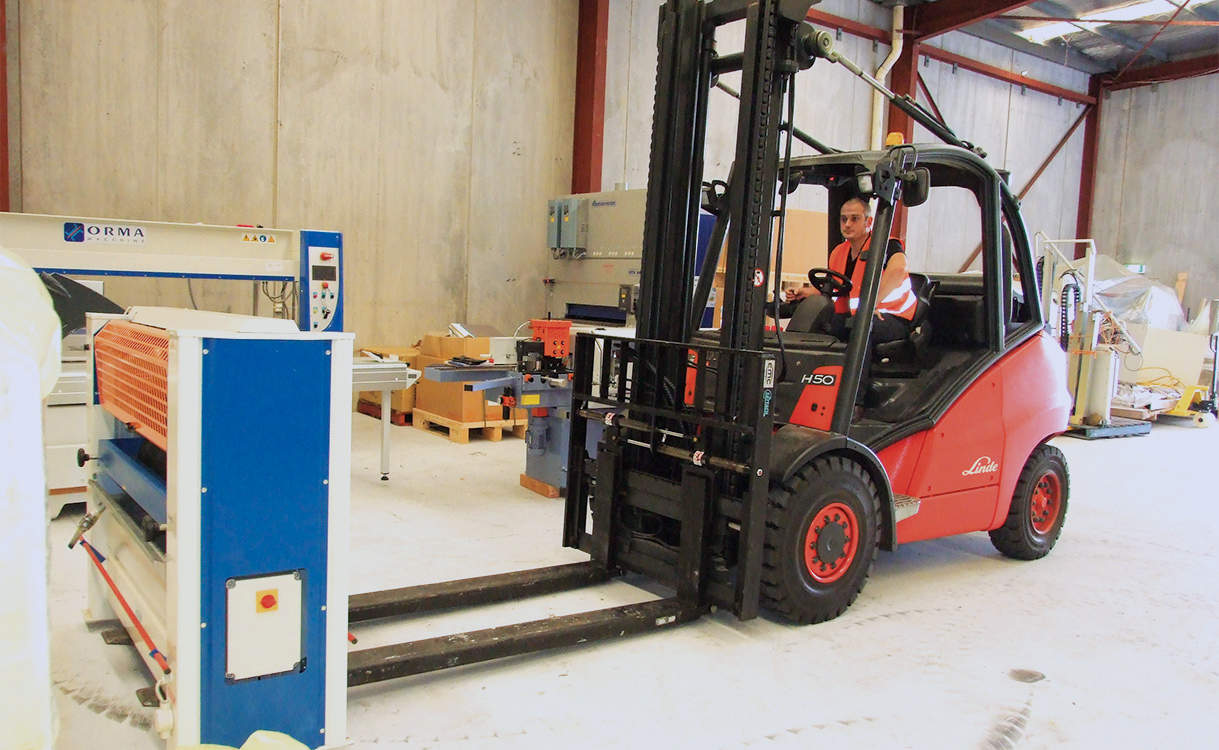 Linde Used forklifts purchase Woodtech Load Lift