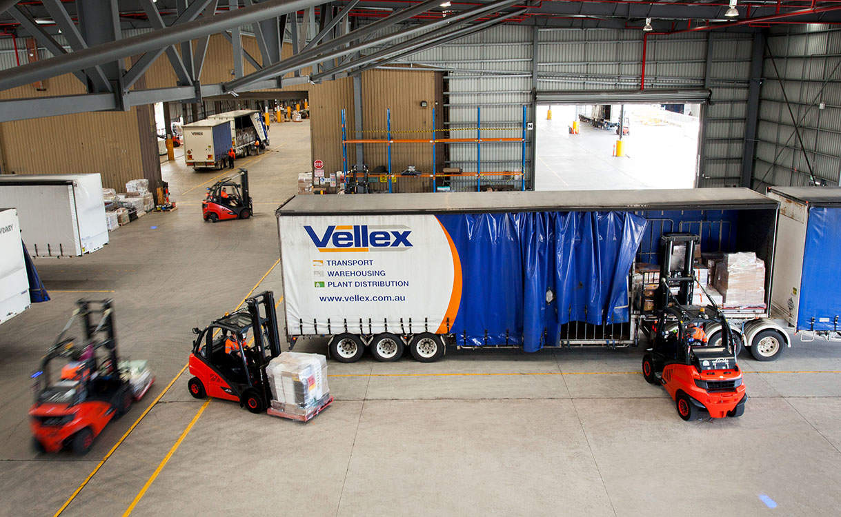 Linde forklifts unloading Vellex truck