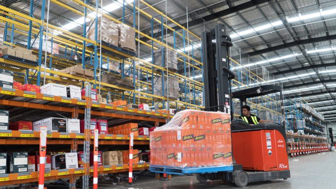 Linde helps Paramount Liquor keep warehouse costs down