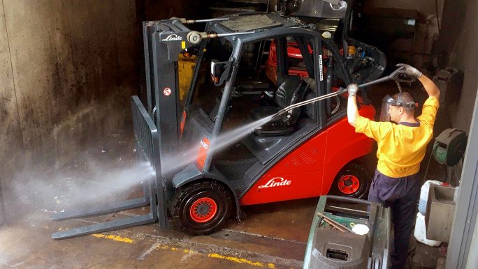 Top 5 tips for cleaning your forklift
